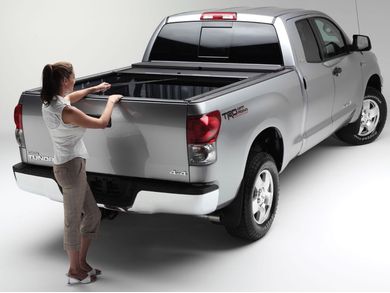 Roll-N-Lock M-Series Manual Retractable Tonneau Cover LG570M