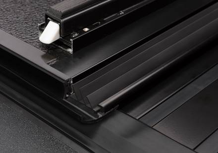 bakflip-f1-tonneau-cover-easy-operation