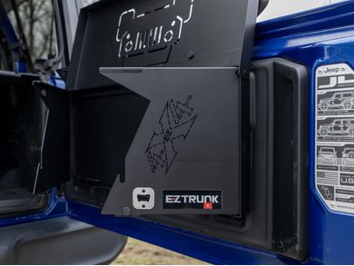 EZ4x4 Deluxe Tailgate Table | RealTruck