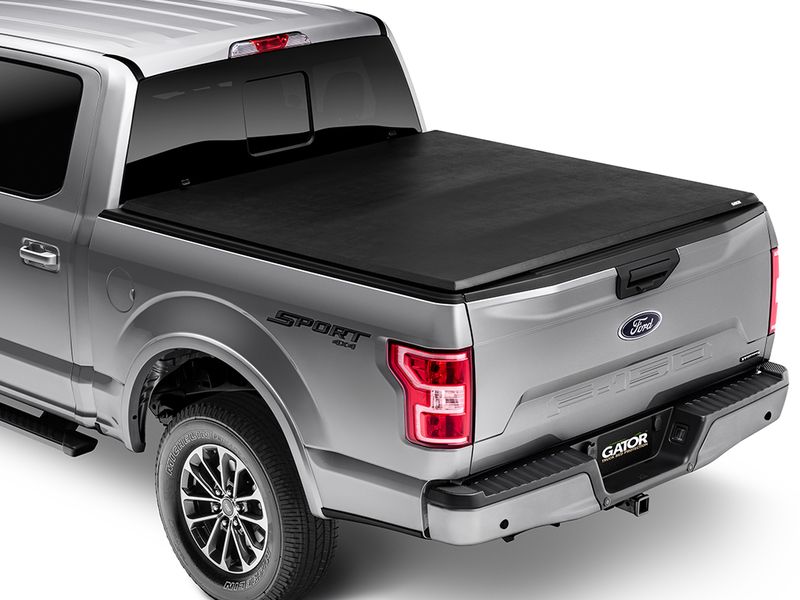 thumbnail image 2 of Tri-Fold Tonneau Cover For 5ft Bed – Nissan Frontier & Suzuki Equator W/ Lamp 2 of 3