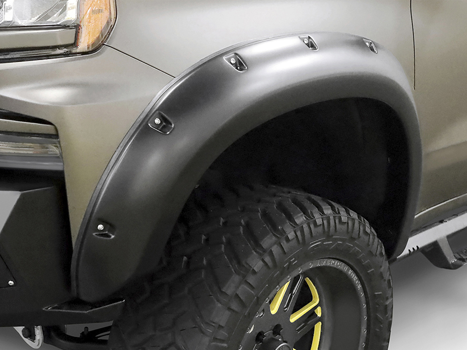 Fits 2019-2022 Chevy Silverado 1500, 5'8" ,6'6" ,8' Bed (LND-RX140SA)