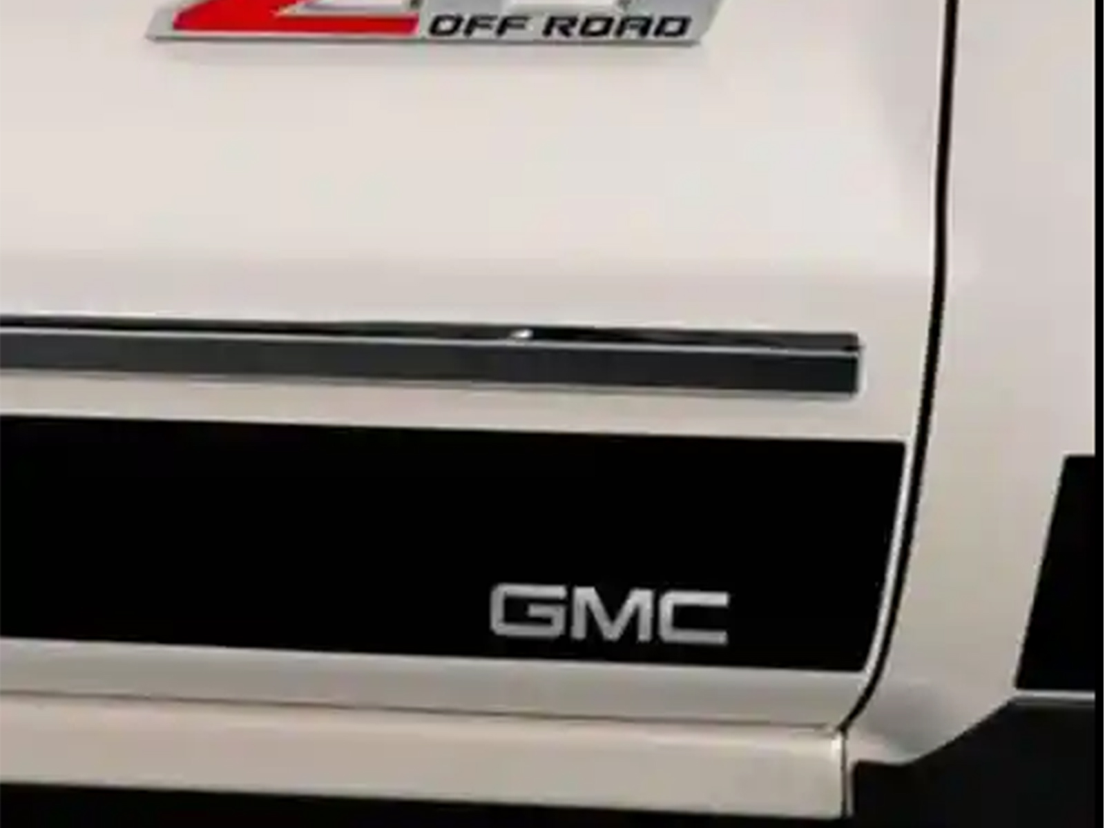 Fits 2019-2026 GMC Sierra 1500, 6'6" Bed (PUT-9751244BPGM-2)