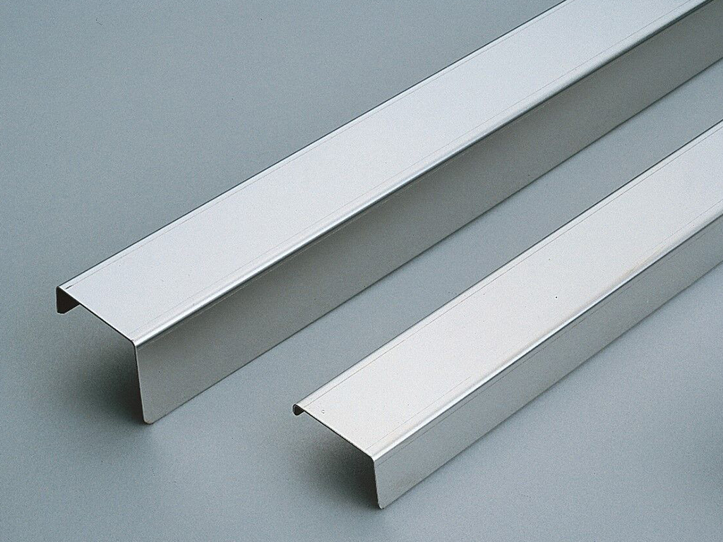 Putco Stainless Front Bed Cap 51121