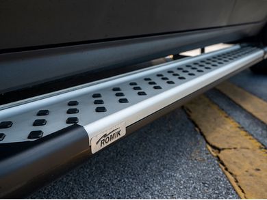 ROMIK 62901418シルバーRAL Runningボードfor Audi Romik RAL-T Silver Truck Running Boards