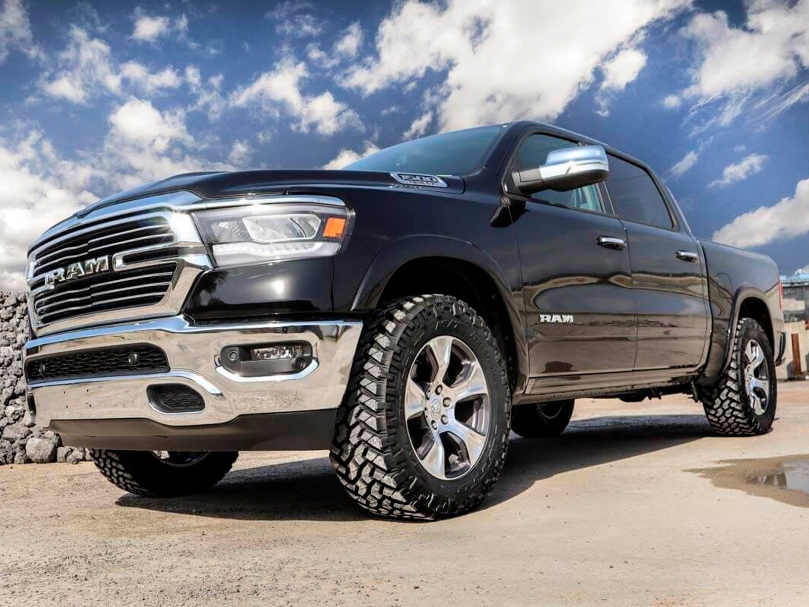 Fits 2019-2023 Ram 1500 Classic (RGH-35400)