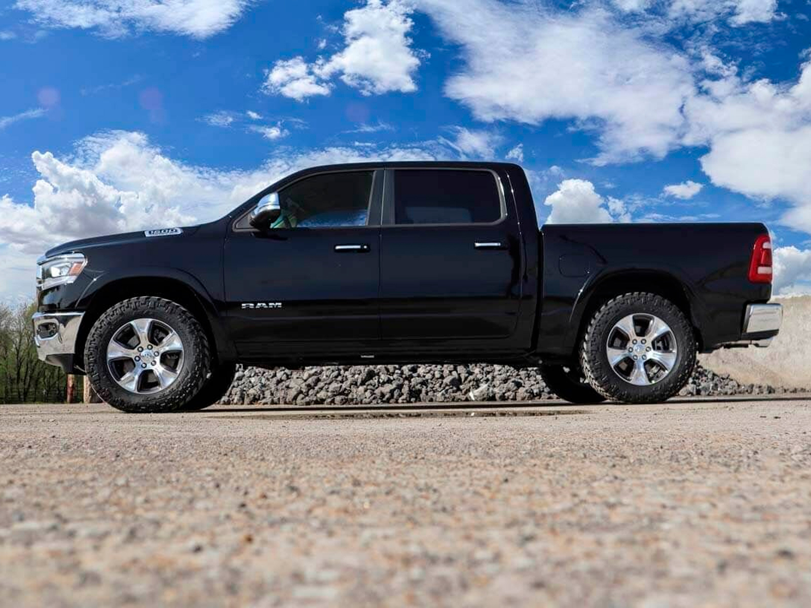 Fits 2019-2023 Ram 1500 Classic (RGH-35400)