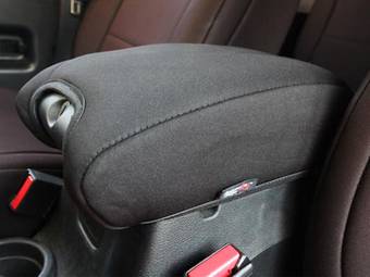 rugged-ridge-center-console-armrest-pad