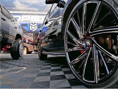 TIS Milled Gloss Black 546 Wheels | RealTruck